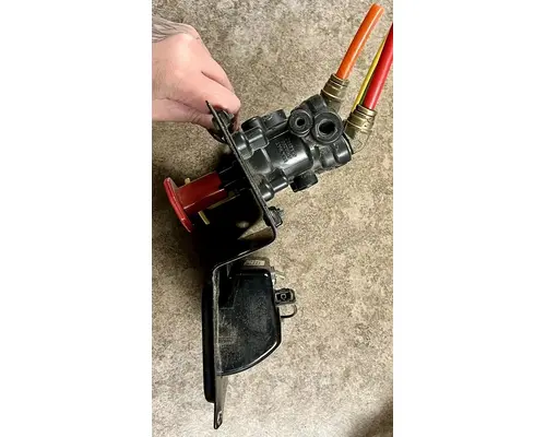 PETERBILT 379 Air Brake Dash Valve