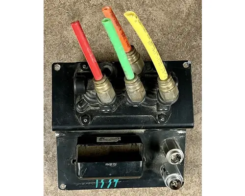 PETERBILT 379 Air Brake Dash Valve