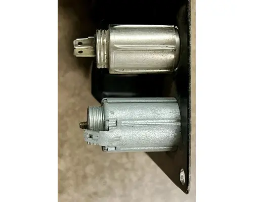 PETERBILT 379 Air Brake Dash Valve