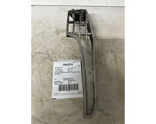 PETERBILT 379 Brackets, Misc.