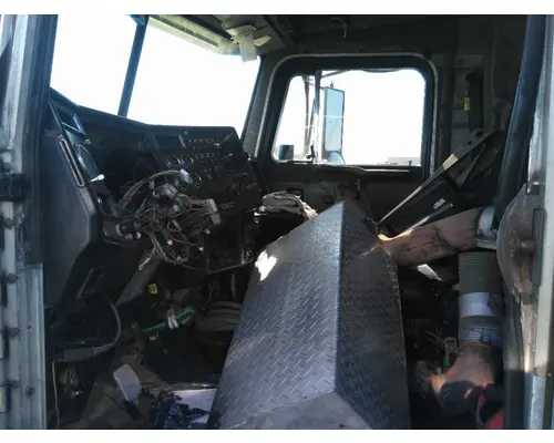 PETERBILT 379 CAB