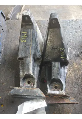 PETERBILT 379 Cab Mount