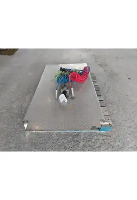 PETERBILT 379 DECK (CATWALK) STEP