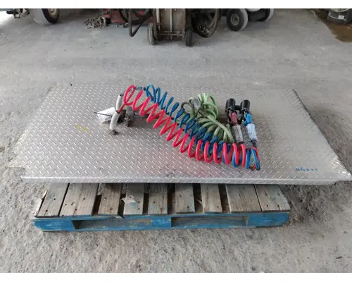 PETERBILT 379 DECK (CATWALK) STEP