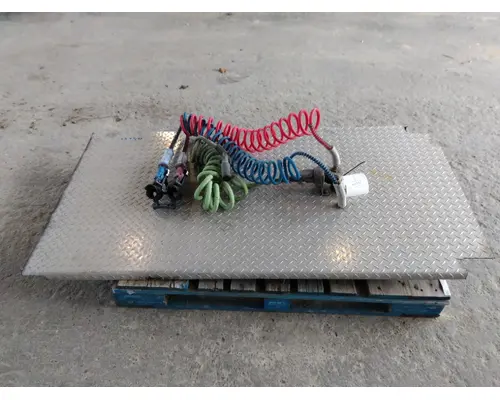 PETERBILT 379 DECK (CATWALK) STEP