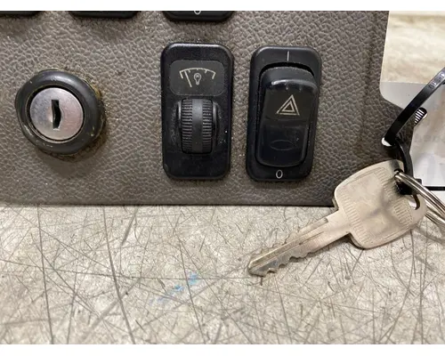 PETERBILT 379 Dash  Console Switch