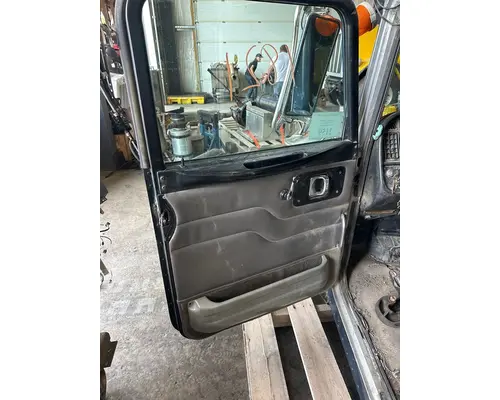 PETERBILT 379 Door Assembly, Front