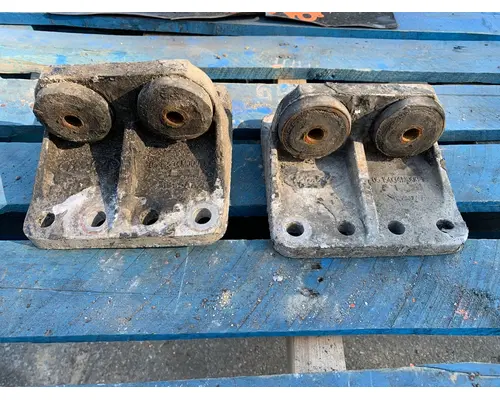 PETERBILT 379 Engine Mounts
