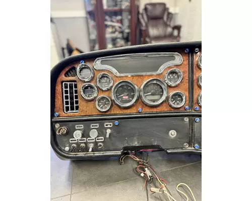 PETERBILT 379 Panel Dash Assembly 