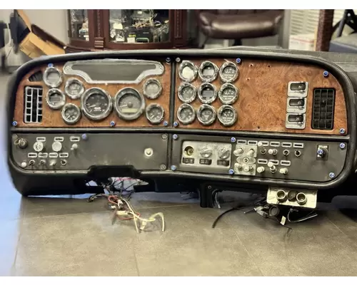 PETERBILT 379 Panel Dash Assembly 