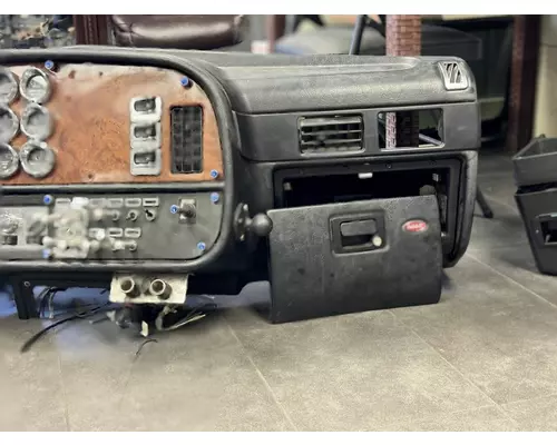 PETERBILT 379 Panel Dash Assembly 