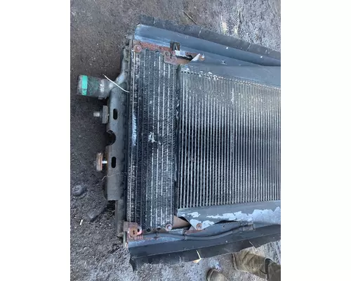 PETERBILT 379 Radiator
