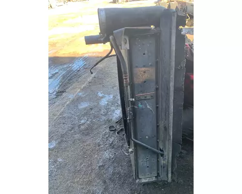 PETERBILT 379 Radiator
