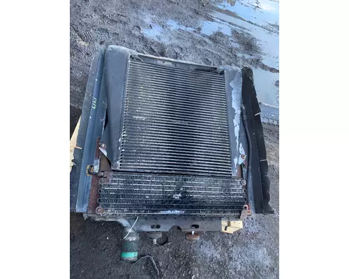 PETERBILT 379 Radiator
