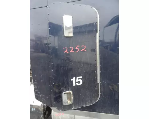PETERBILT 379 Sleeper Door