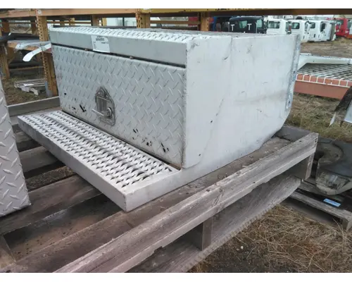 PETERBILT 379 TOOL BOX