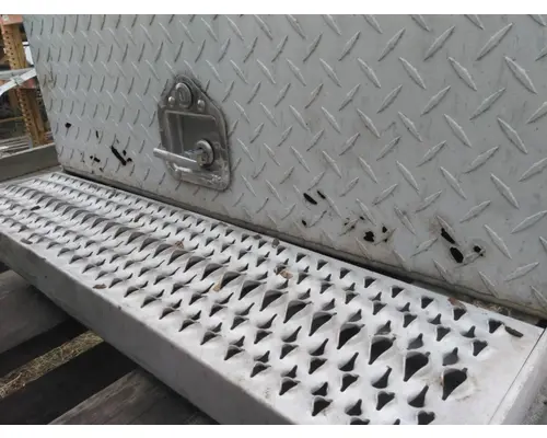 PETERBILT 379 TOOL BOX