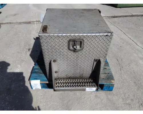 PETERBILT 379 TOOL BOX