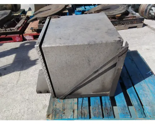 PETERBILT 379 TOOL BOX