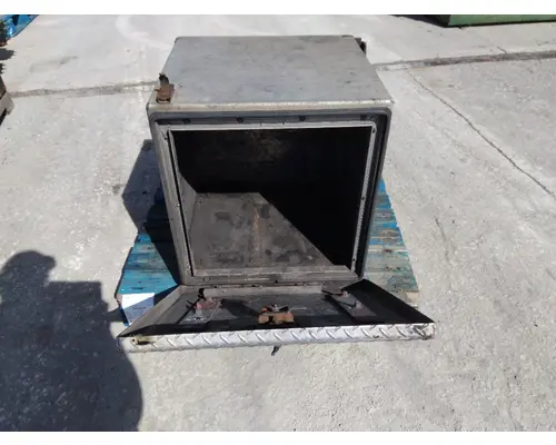 PETERBILT 379 TOOL BOX