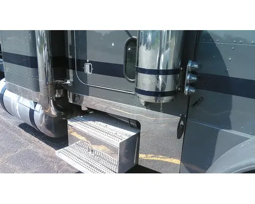 PETERBILT 379 WHOLE TRUCK FOR RESALE