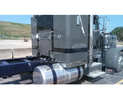 PETERBILT 379 WHOLE TRUCK FOR RESALE