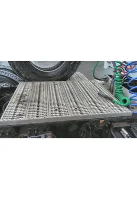 PETERBILT 382 DECK (CATWALK) STEP
