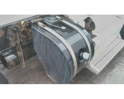 PETERBILT 382 DEF TANK