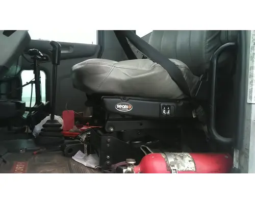 PETERBILT 382 SEAT, FRONT