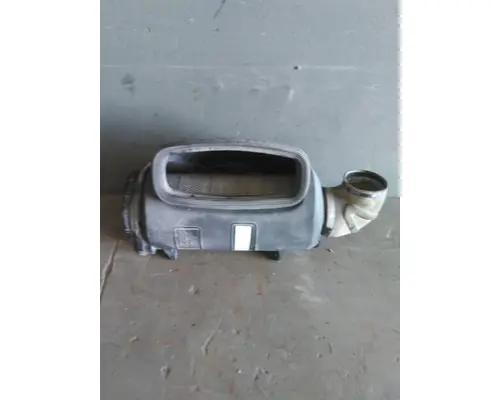 PETERBILT 384 AIR CLEANER