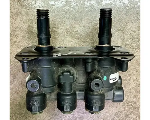 PETERBILT 384 Air Brake Dash Valve