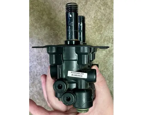 PETERBILT 384 Air Brake Dash Valve