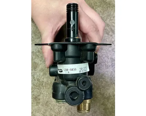PETERBILT 384 Air Brake Dash Valve