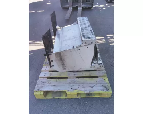 PETERBILT 384 BATTERY BOX