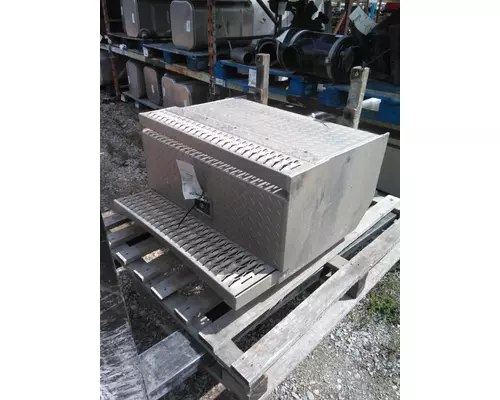 PETERBILT 384 BATTERY BOX