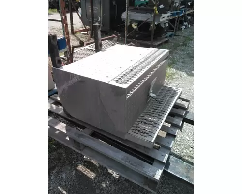 PETERBILT 384 BATTERY BOX