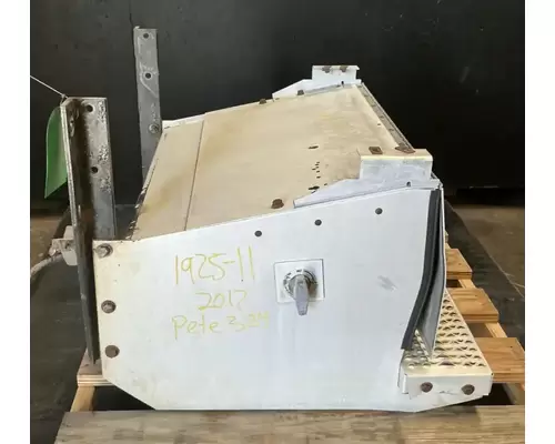 PETERBILT 384 Battery BoxTray