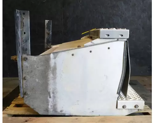 PETERBILT 384 Battery BoxTray