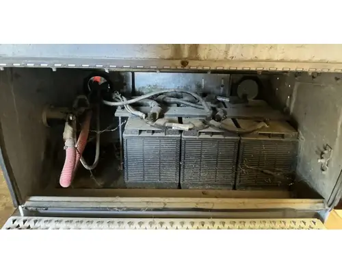 PETERBILT 384 Battery Boxes
