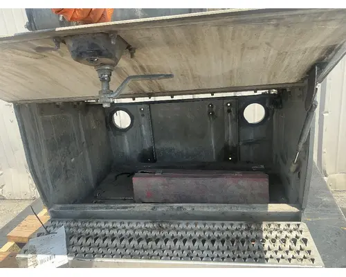 PETERBILT 384 Battery Boxes