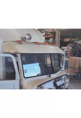 PETERBILT 384 CAB CLIP