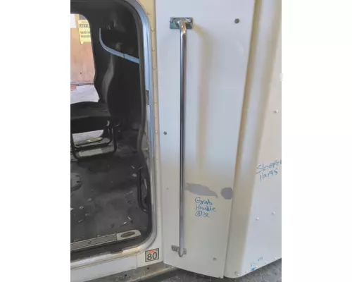 PETERBILT 384 CAB HANDLE