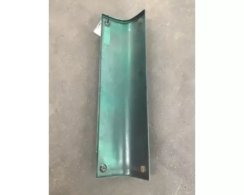 PETERBILT 384 CAB SKIRT FILLER PANEL