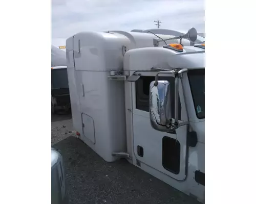 PETERBILT 384 CAB