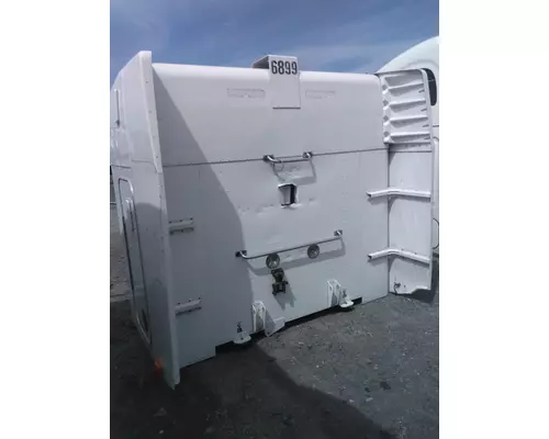 PETERBILT 384 CAB
