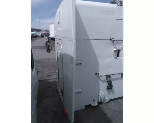 PETERBILT 384 CAB