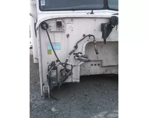 PETERBILT 384 CAB