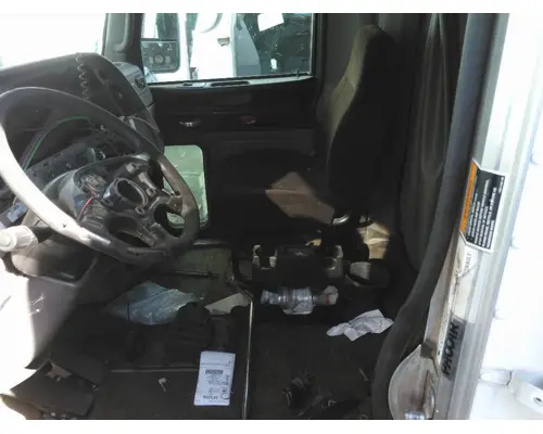 PETERBILT 384 CAB