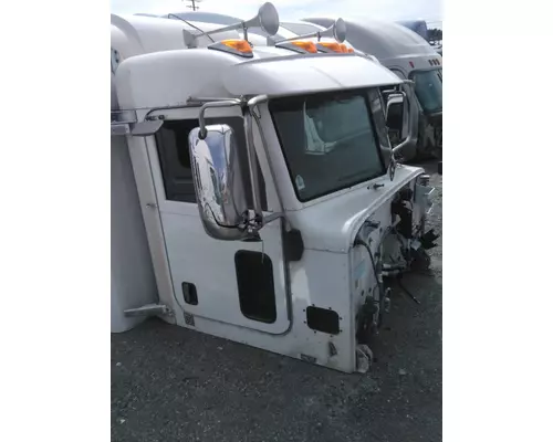 PETERBILT 384 CAB