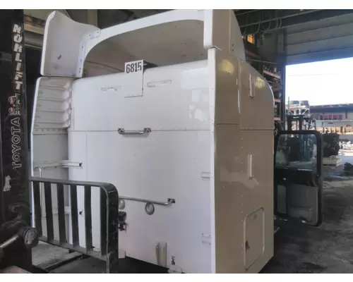 PETERBILT 384 CAB